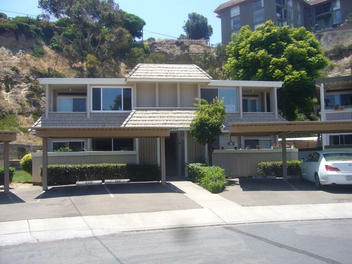 Foto principal - Beautiful 2 Bed/2 Bath Condo in Point Loma...