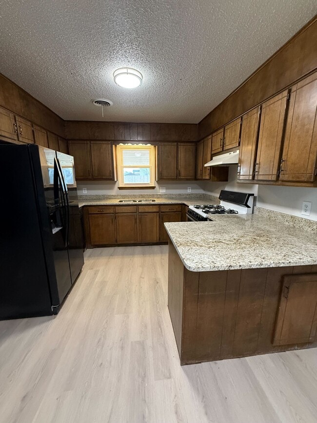 Building Photo - 410 9th Ave