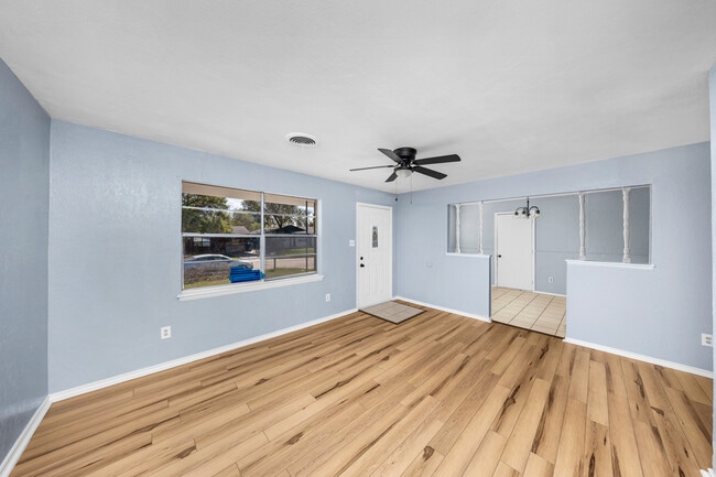 Foto del edificio - 4659 NW Ozmun Ave