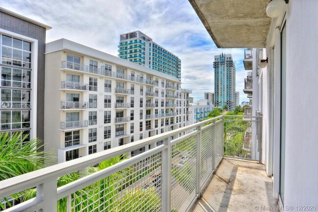 Building Photo - 455 NE 25th St