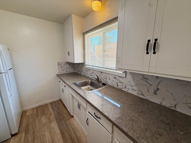 Foto del edificio - 4352 1/2-4352 1/2 McClintock St