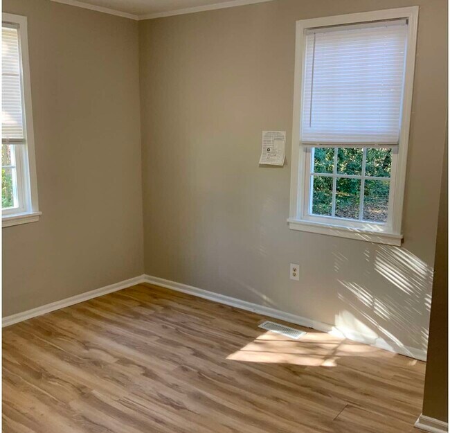 Foto del edificio - 504 S Harvin St