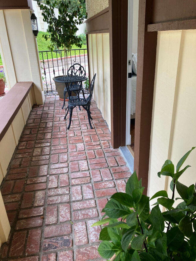 [PRIVATE PATIO - 651 Paseo Vista