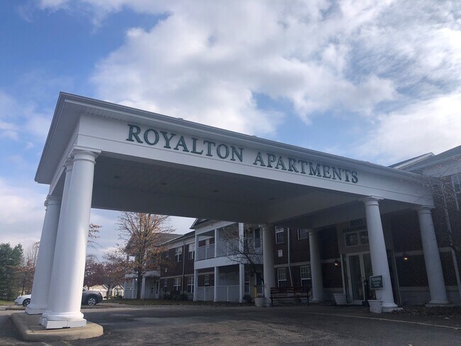 Foto del edificio - Royalton Apartments - Luxury 55+Senior Living