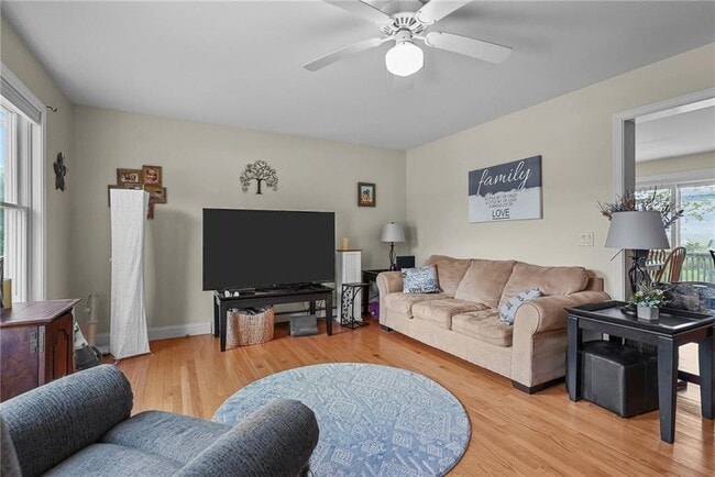 Photo - 1037 Main Rd House