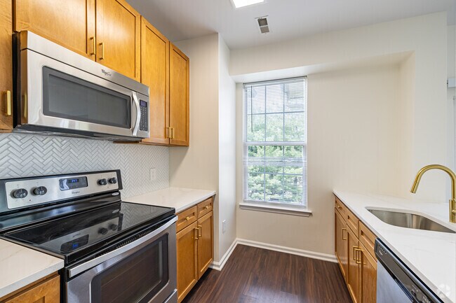 2BR, 2BA - 1,236SF - The Wisteria - Kitchen - The Highlands at Morris Plains