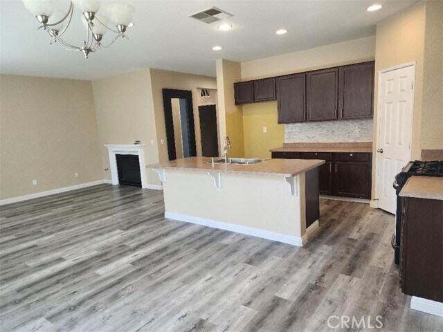 Foto del edificio - 5492 Harmony Dr