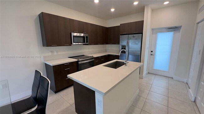 Foto del edificio - 8301 NW 41st St