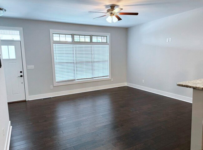 Building Photo - 823 Denzil Ave