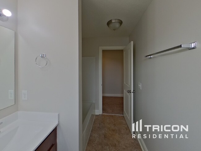 Building Photo - 1590 Edgebrook Ln