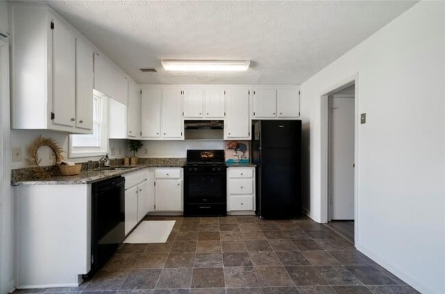 Building Photo - 3200 Duvall Pl NW