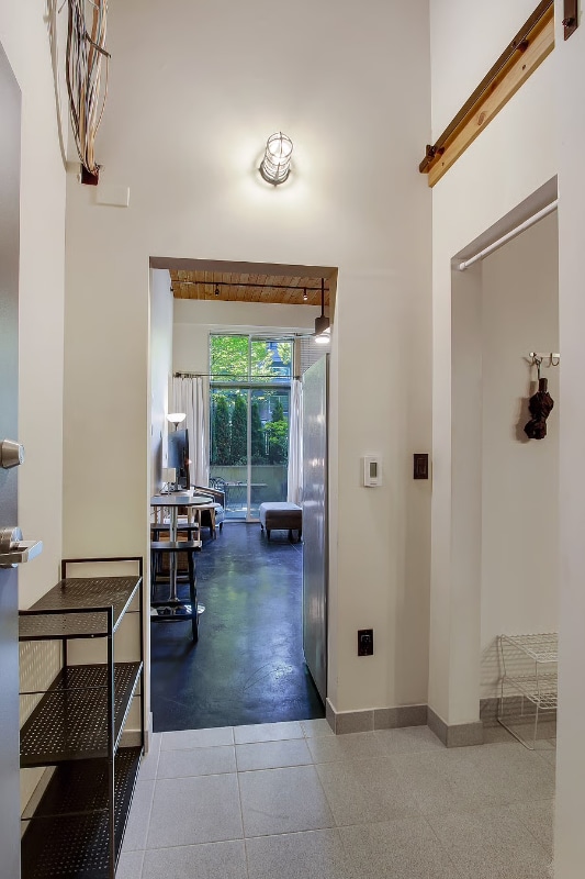 Building Photo - 1812 19th Ave E