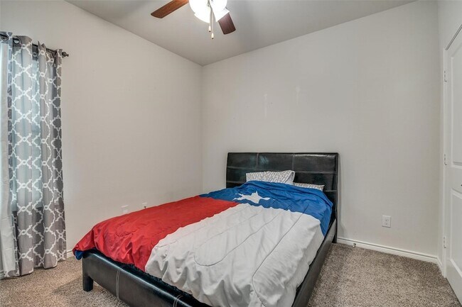 Building Photo - 2724 Pease Dr