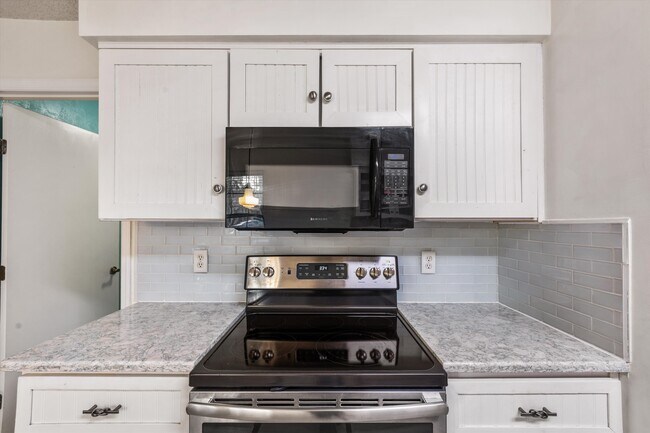 Building Photo - 6223 Klondike Dr