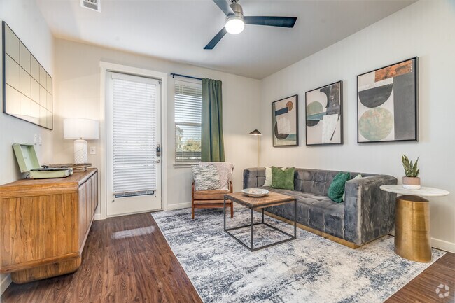 1BR, 1BA - 724SF - Living Room - Discovery at The Realm