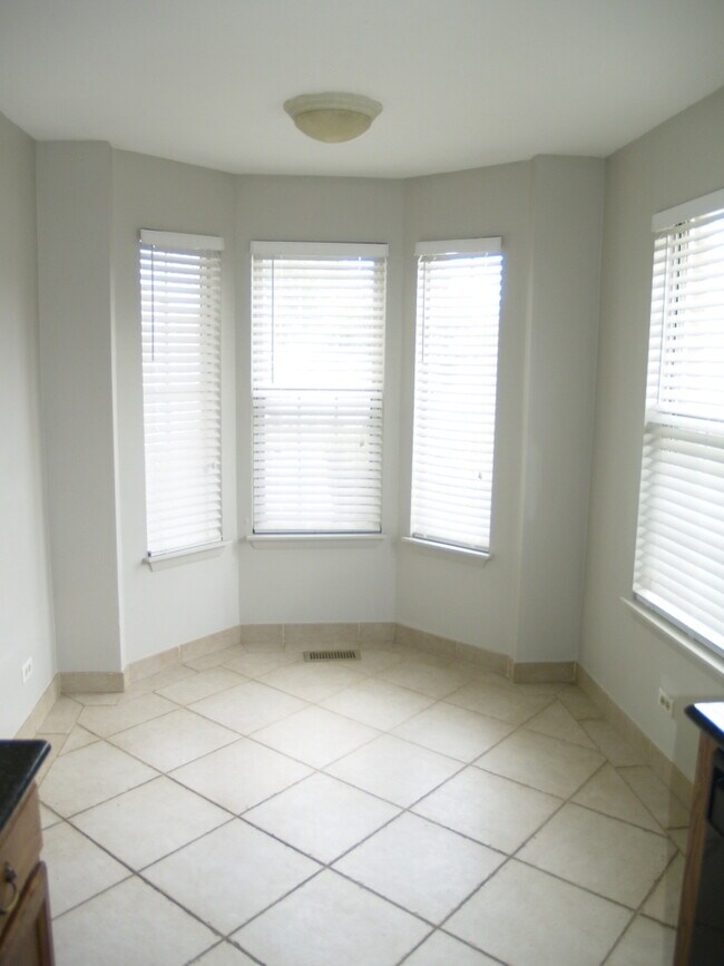 Foto del edificio - 290 Green Knoll Ln