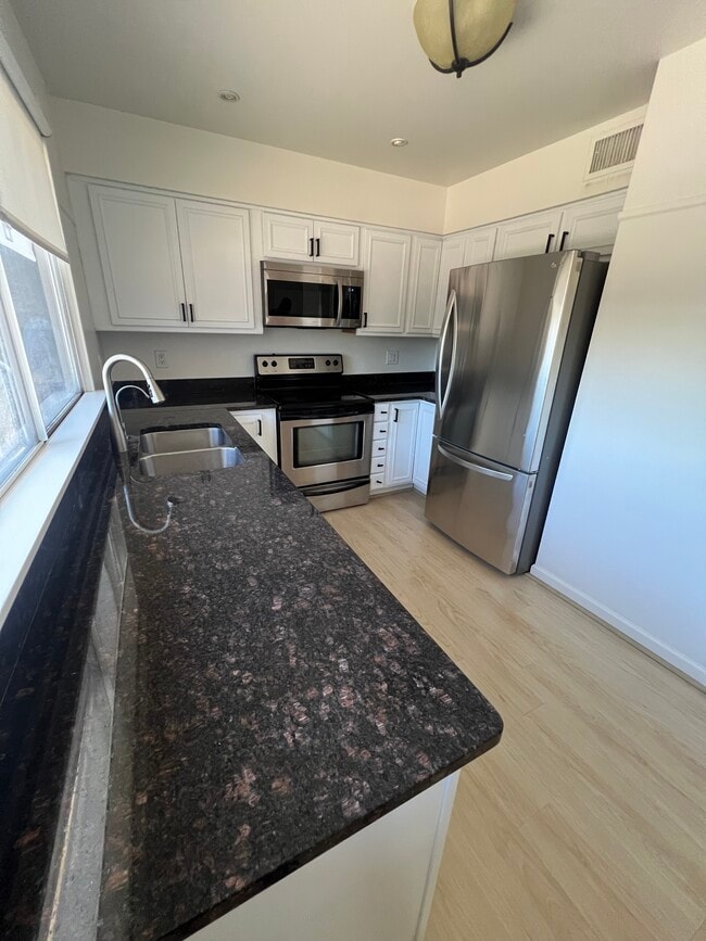 Building Photo - 4435 S Stanley Pl