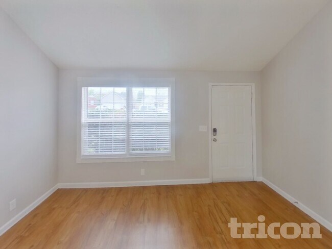 Foto del edificio - 1258 Tiree Dr