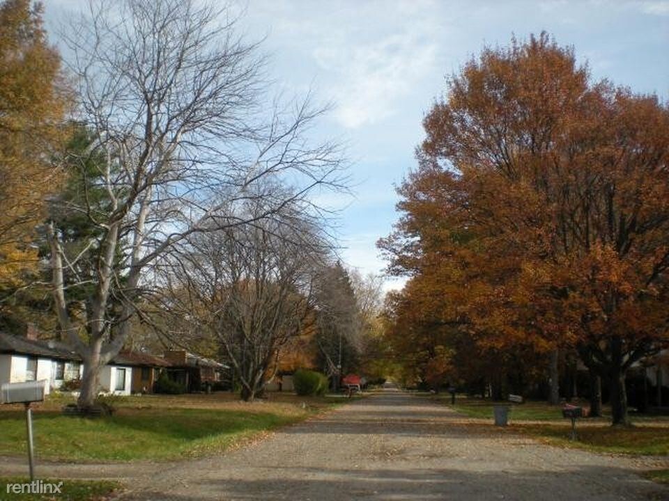 Building Photo - 20920 Westhampton Ave