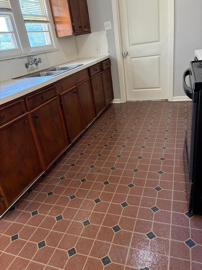 Building Photo - 21 Byron Rd