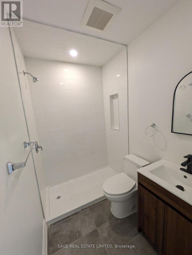 Building Photo - 1865 Davenport Rd