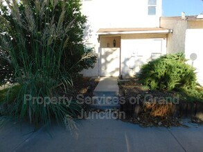 Building Photo - 563 E Good Hope Cir