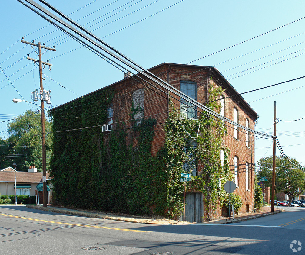 Primary Photo - 300 Brookstown Ave