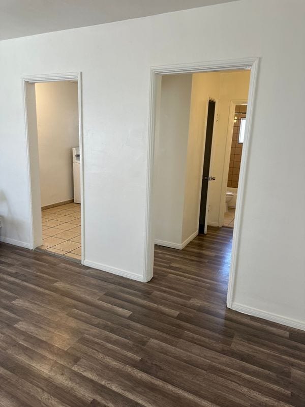 Building Photo - 934 W 71st St