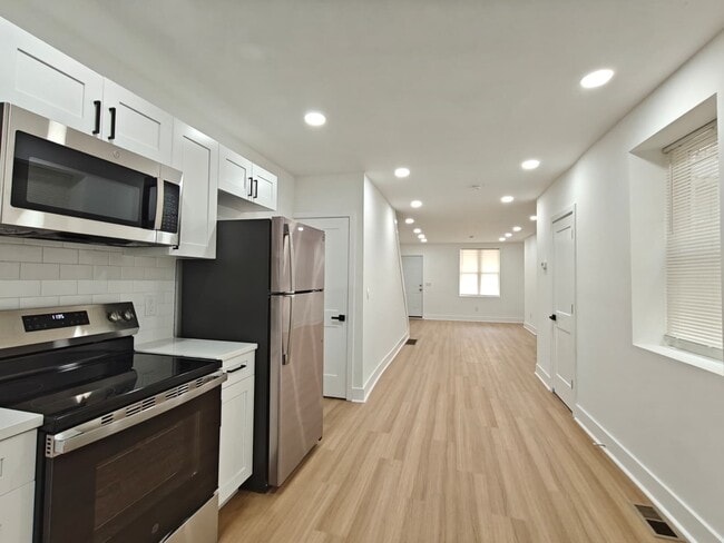 Building Photo - 143 N Conestoga St