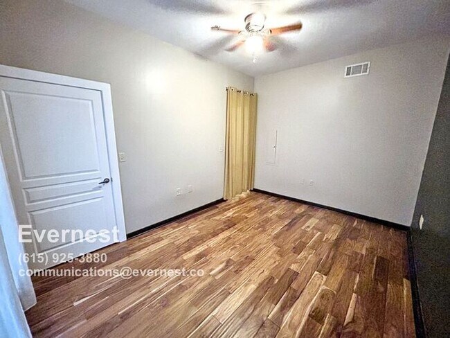 Foto del edificio - 807 18th Ave S