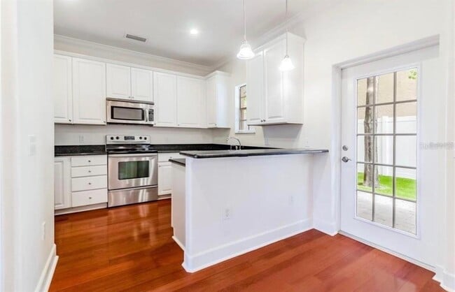 Building Photo - 131 S Arrawana Ave