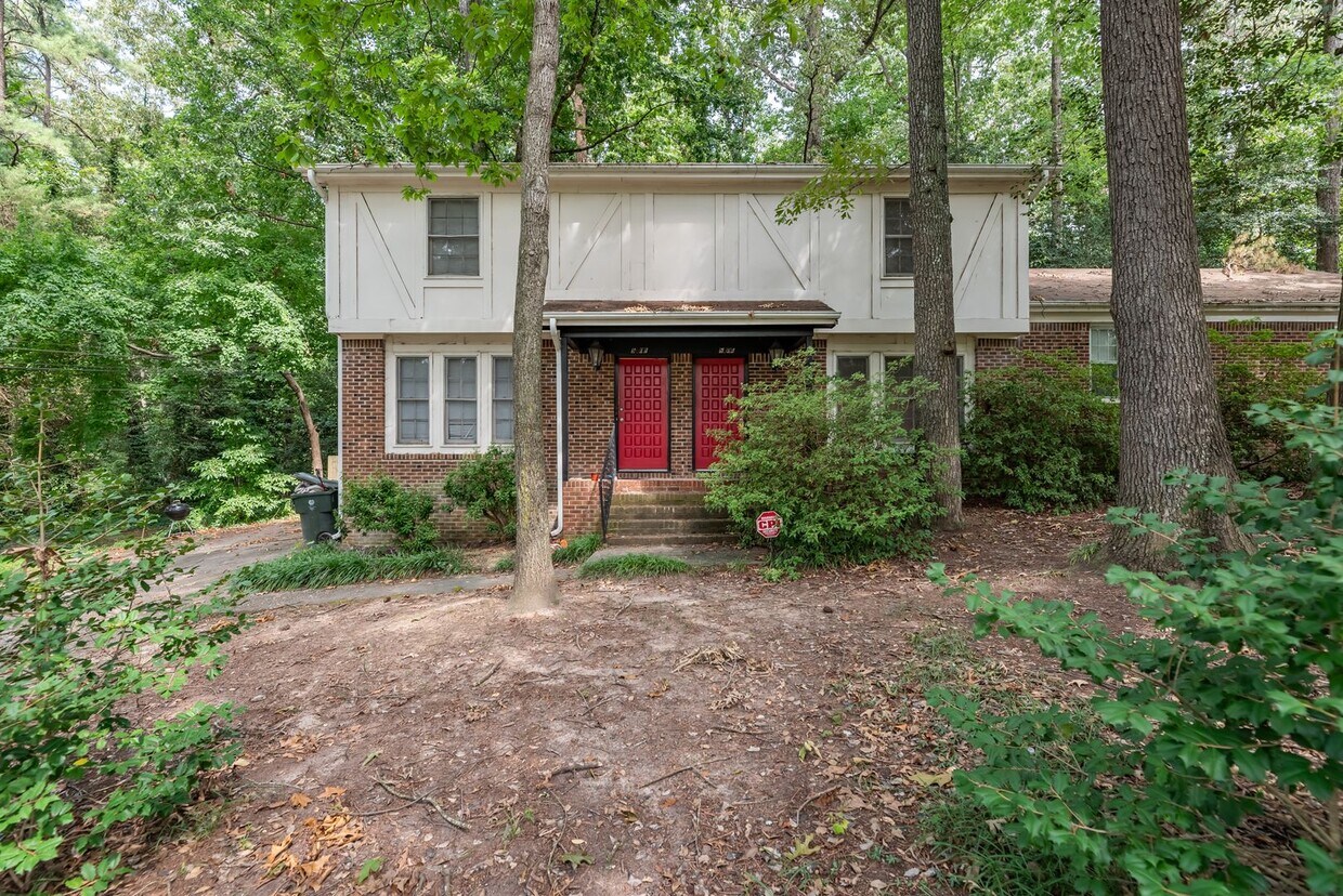 Foto principal - Raleigh 2bedroom 1.5 bathroom townhome- Av...