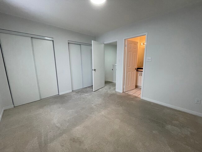 Building Photo - Heartland South Townhomes