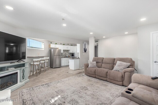 Building Photo - 7335 E Virginia Ave