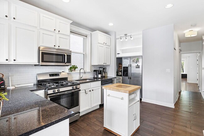 Foto del edificio - 3721 N Ashland Ave