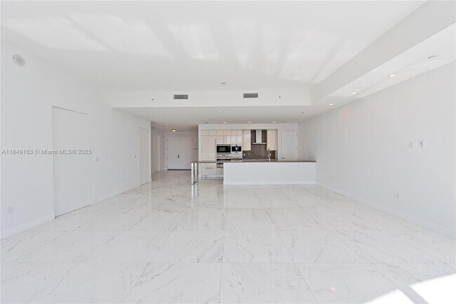 Building Photo - 17475 Collins Ave