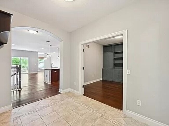Building Photo - 4 Bedroom Multi Family in Lakewood