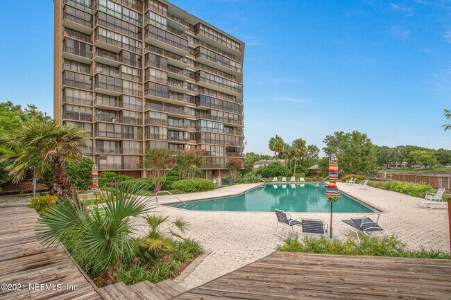 Building Photo - 4401 Lakeside Dr