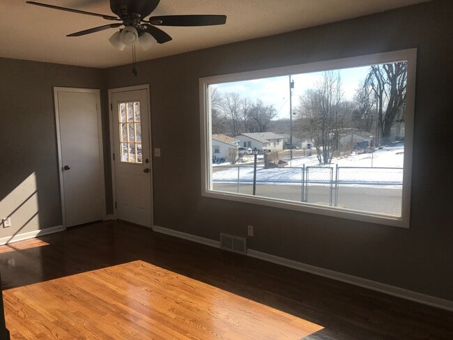 Building Photo - 1244 Pershing Dr