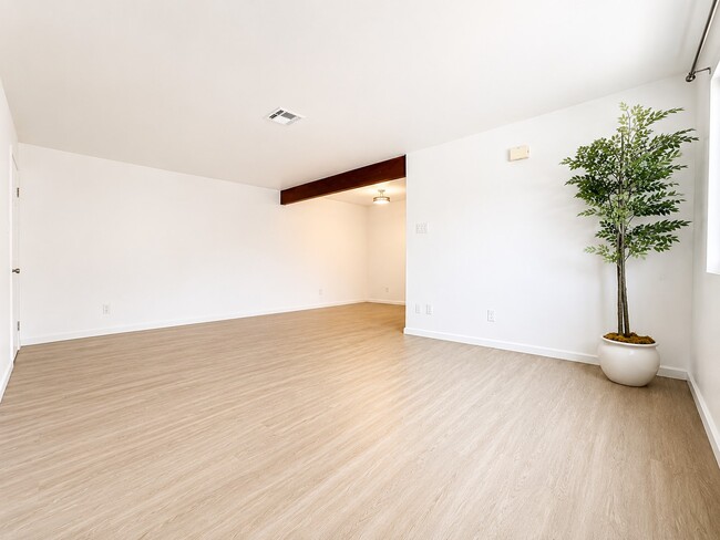 Foto del edificio - 604 E Orange Grove Ave