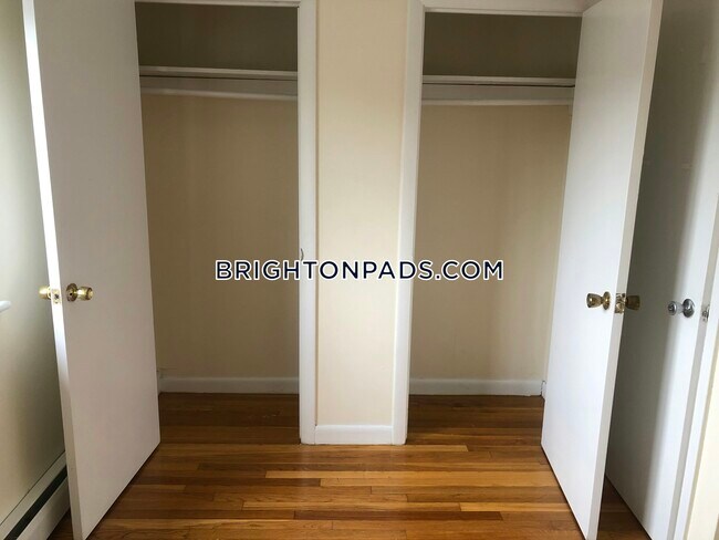 Foto del edificio - 122 Dustin St