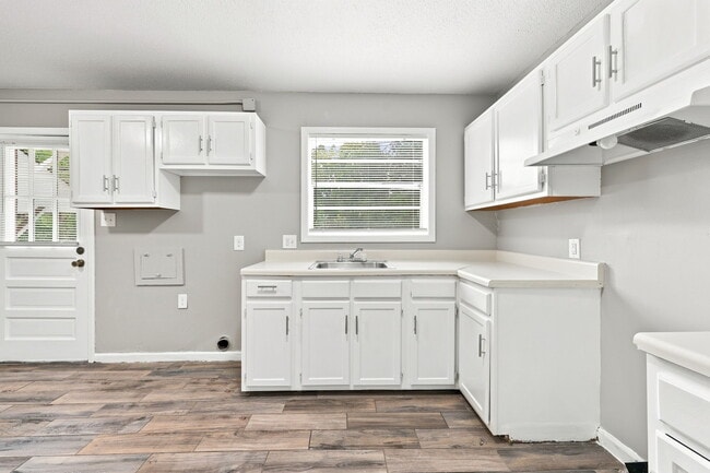 Building Photo - Skyview Townhomes