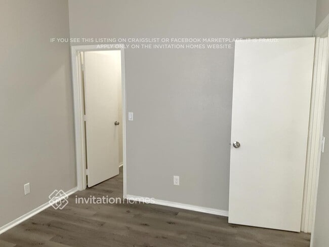 Foto del edificio - 10427 E Billings St