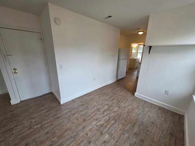 Foto del edificio - 613 W Knox Ave