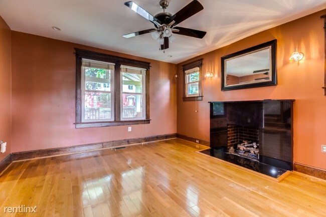 Foto del edificio - 1357 Lawrence St NE