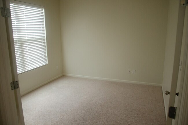 Foto del edificio - 2204 Shadow Creek Blvd