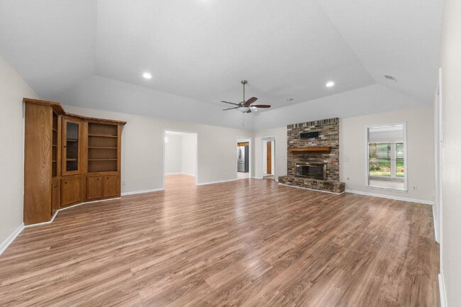 Building Photo - Experience the Golf Course Lifestyle in Panorama Village Enjoy the best of community living in th...