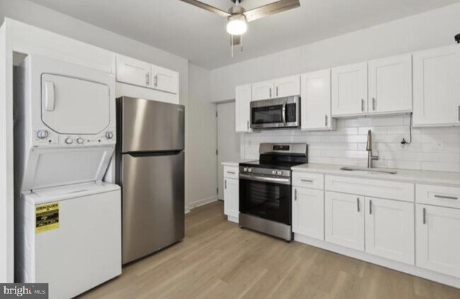 Foto del edificio - 5554 Lansdowne Ave