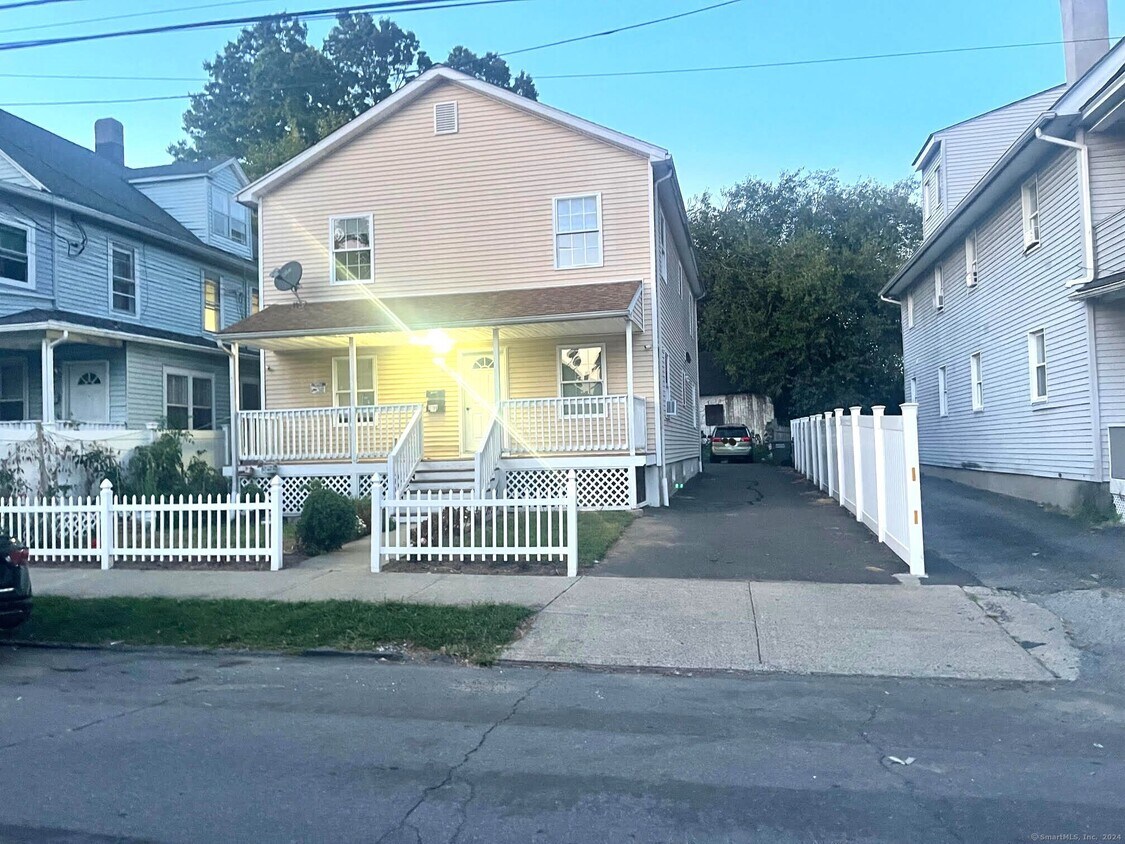 1156 Hancock Ave Unit 2ND FLR, Bridgeport, CT 06605 Room for Rent in