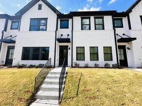Building Photo - 2422 Lakeshore Ln